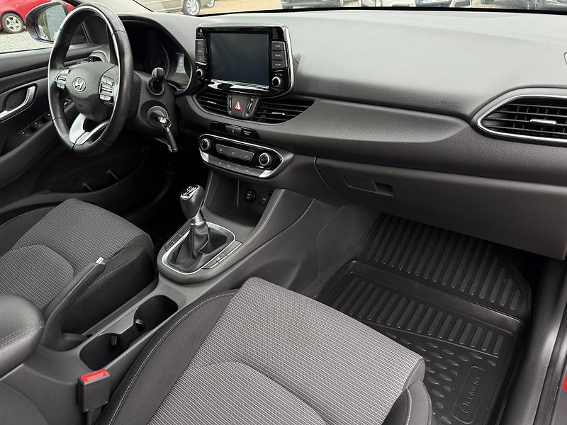 Hyundai i30 1.5DPi Comfort 81kW ČR - fotka 10 z 20