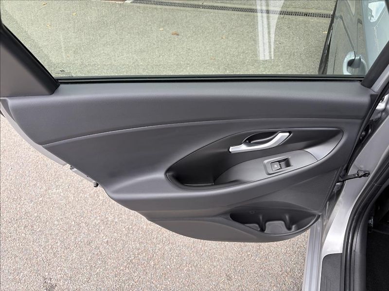 Hyundai i30 1,5 DPi  WG FL Family Climate - fotka 9 z 22