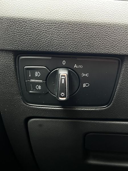Volkswagen Passat 2.0TDI DSG 110kW Business DPH - fotka 23 z 27