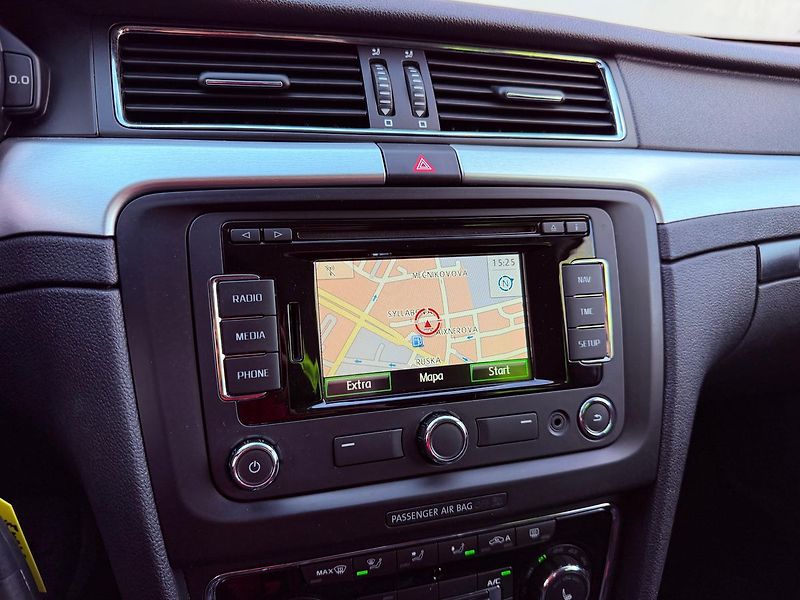 Škoda Superb 2.0 TDi Best of, Navi, 132 tkm - fotka 21 z 29