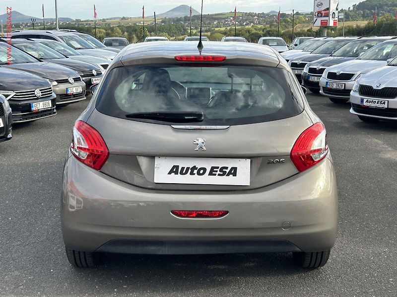 Peugeot 208 (2012) 1.2 i, 1.maj,ČR, Active - fotka 5 z 17