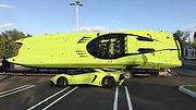 Lamborghini Aventador SV Roadster a rychlostní člun Marine Technologies MTI G6.