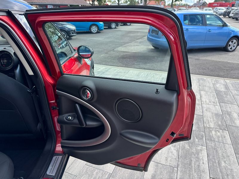 Mini Countryman (2015) 1,6 D 82 Kw - fotka 22 z 33