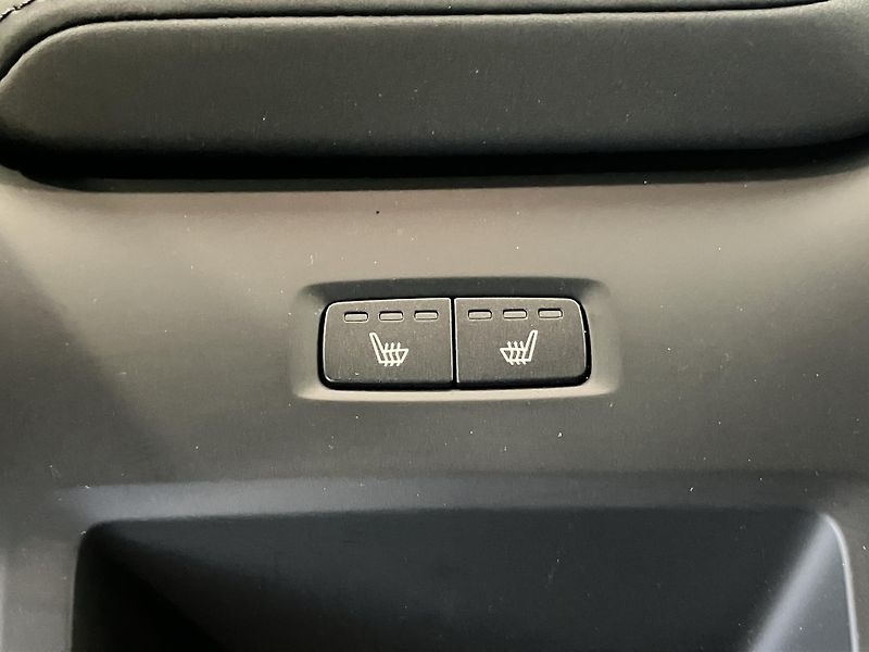 Volvo XC60 B5 AWD Black Edition Plus AT8 - fotka 21 z 47