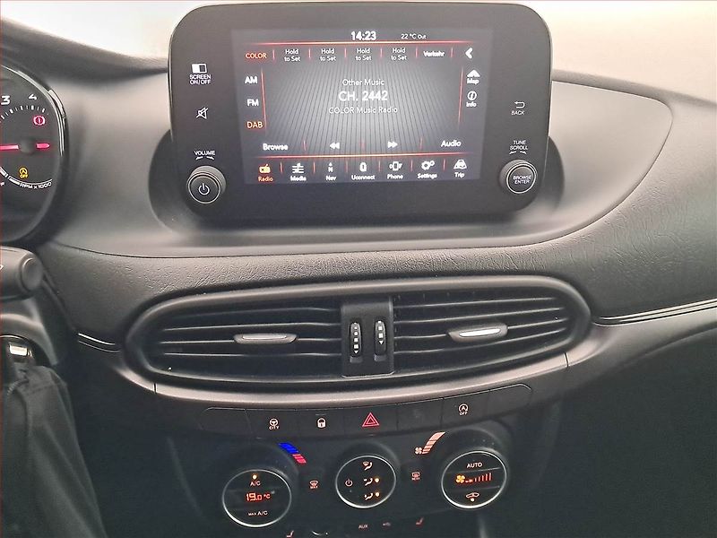 Fiat Tipo (2018) 1.4 T-Jet, Kůže, Navi - fotka 12 z 19