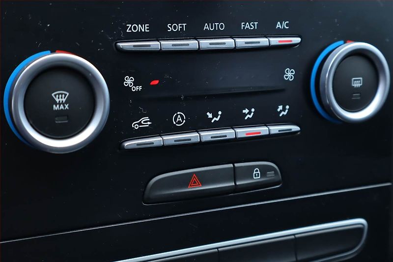 Renault Mégane (2018) 1.6 SCe, Serv.kniha, Navi - fotka 13 z 22