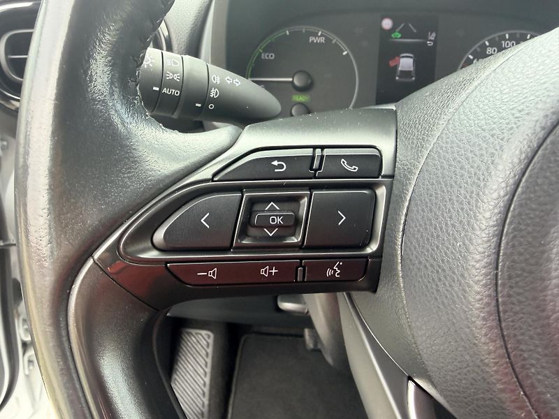 Toyota Yaris 1.5 VVT-i HYBRID - fotka 15 z 36