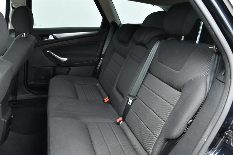 Ford Mondeo 2.0TDCI 120kW NAVI SERVIS. KN. - fotka 11 z 23