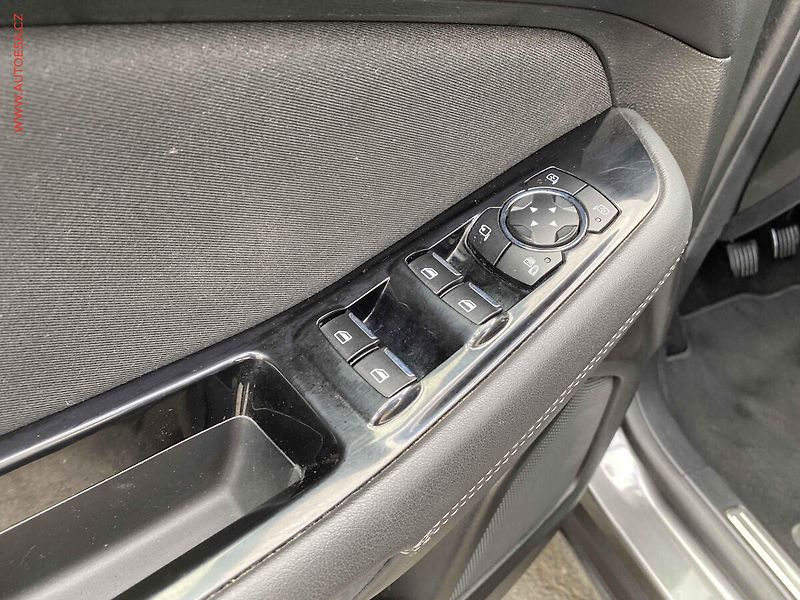 Ford S-MAX (2016) 2.0 TDCi, AC, bixen, navi - fotka 13 z 19