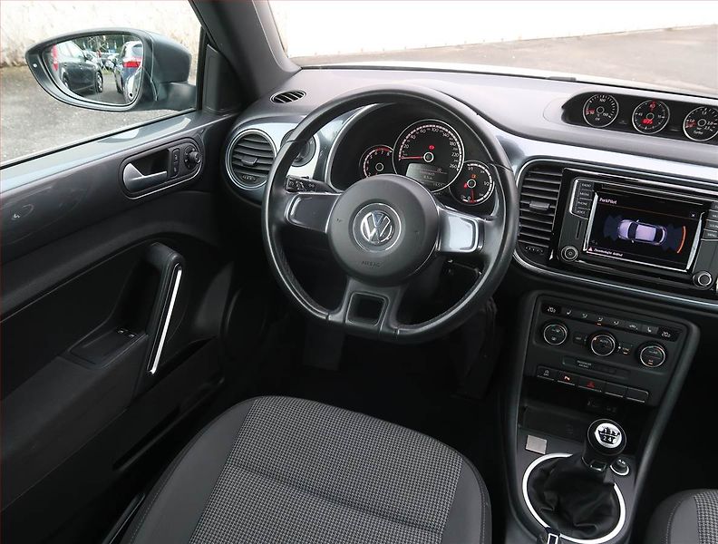 Volkswagen Beetle (2016) 1.2 TSI, Bi-Xenony, Tempomat - fotka 7 z 19