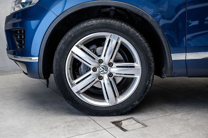 Volkswagen Touareg 3,0TDI Terrain Tech 4M DSG - fotka 2 z 23