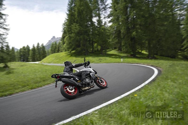 Benelli (2026) TRK 902 Stradale - fotka 15 z 18