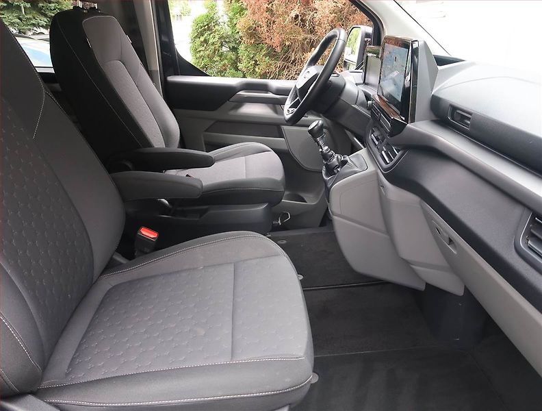 Ford Tourneo Custom (2024) Titanium 2.0 EcoBlue, ČR, 1Maj - fotka 9 z 21