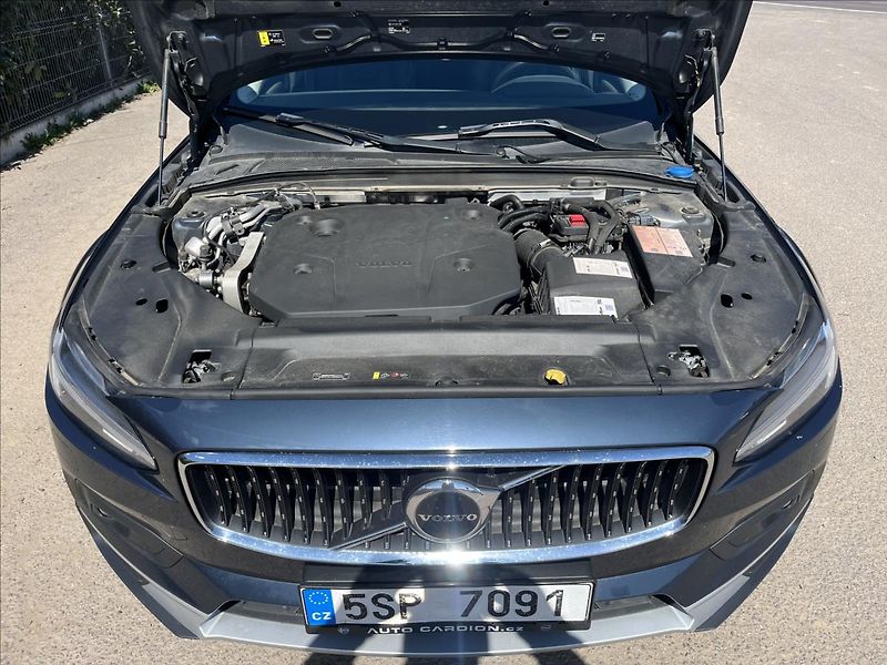 Volvo V90 2,0 B4 145KW CROSS COUNTRY DPH - fotka 27 z 43