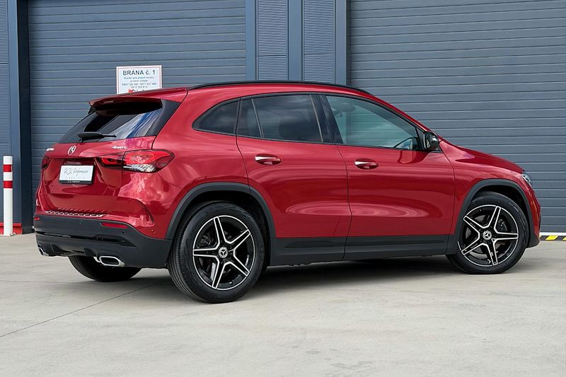 Mercedes-Benz GLA (2021) GLA 220d 4Matic AMG Line - fotka 19 z 121