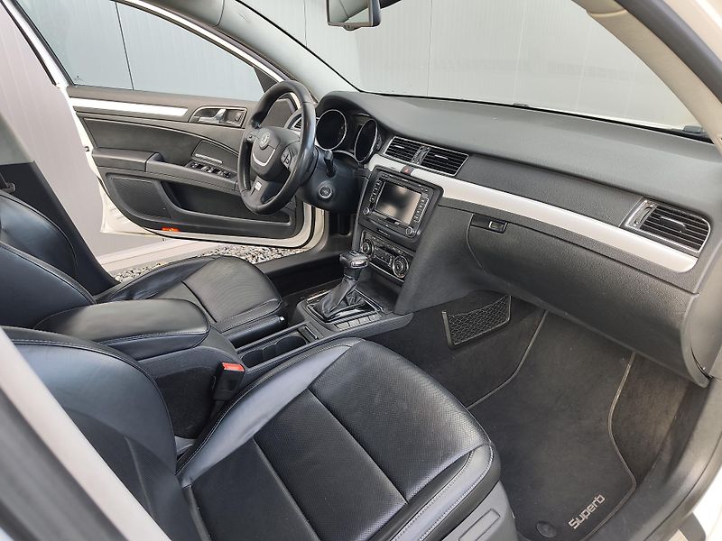Škoda Superb - fotka 13 z 18