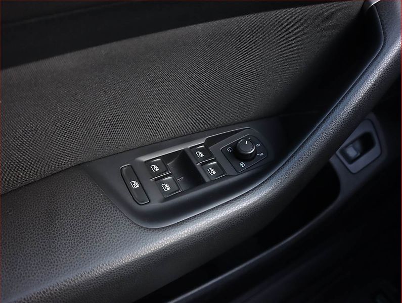 Volkswagen Passat (2015) 2.0 TDI, Automat, Serv.kniha - fotka 19 z 21