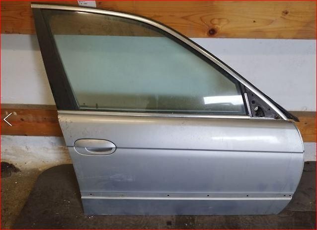 BMW Řada 5 E39 sedan boční dveře - fotka 1 z 1