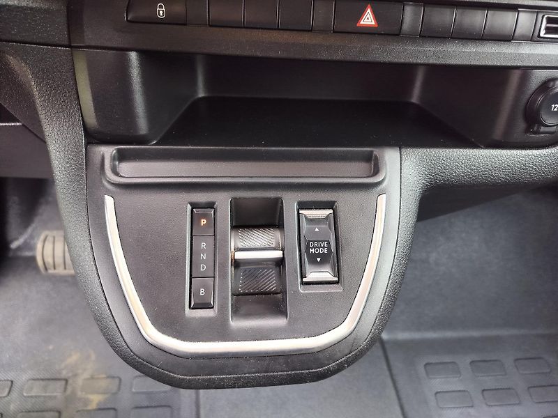 Opel Vivaro e, navigace, 9míst - fotka 18 z 27