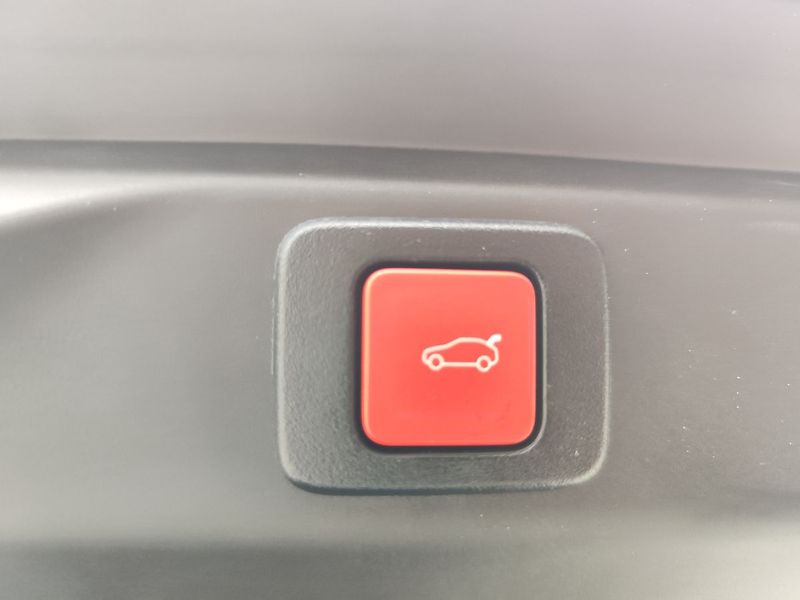 Peugeot 3008 1.2 hybrid/145kW GT e-DCS6 - fotka 10 z 40