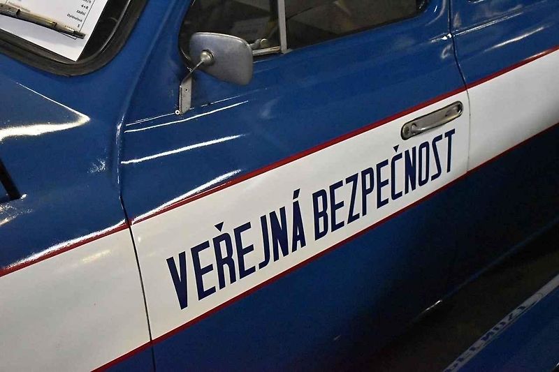 V 70. letech začaly být policejní vozy žluté