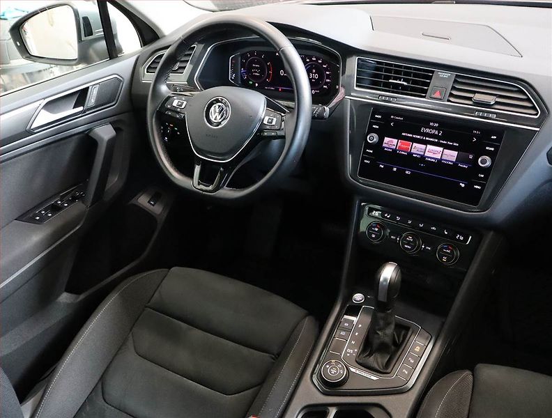Volkswagen Tiguan (2020) Elegance 2.0 TSI - fotka 7 z 29