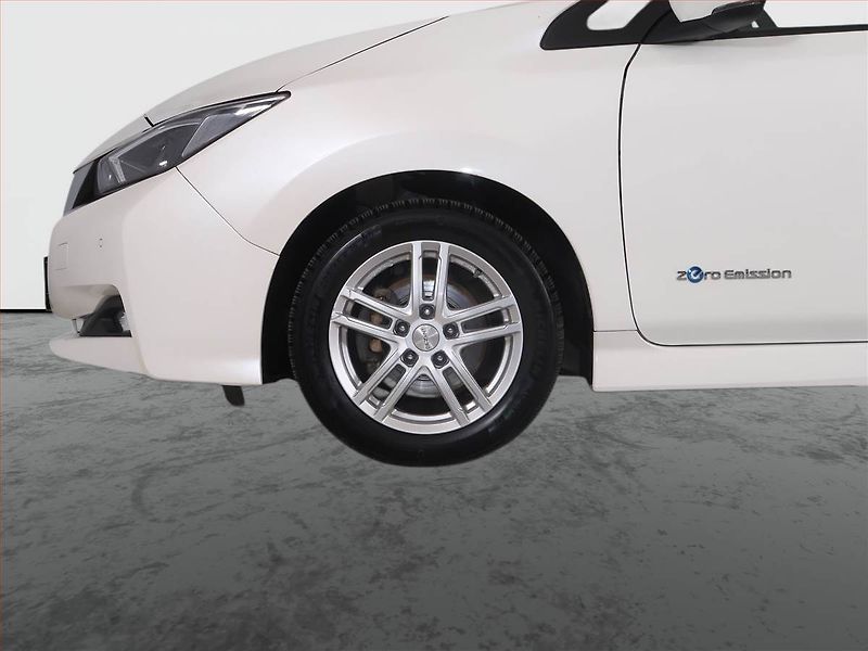 Nissan Leaf (2018) 40 kWh, SoH 87%, Automat - fotka 15 z 21