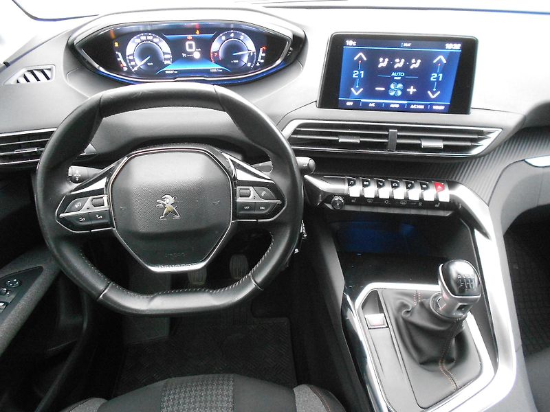 Peugeot 3008 Active 1,2PT servis zdarma - fotka 8 z 12