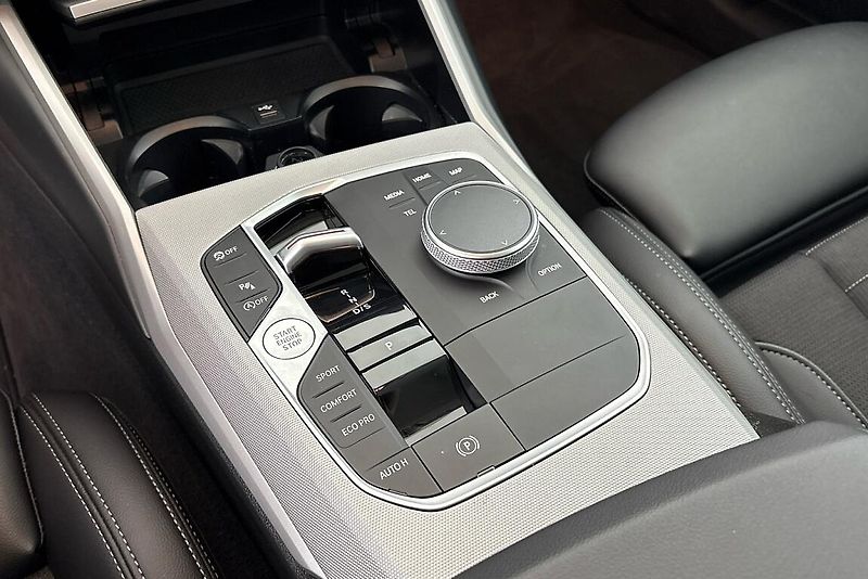 BMW Řada 3 řady 3 | 320i - fotka 22 z 24