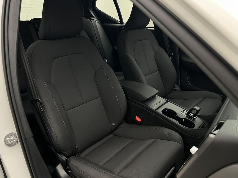Volvo EX40 PURE ELECTRIC TWIN ENGINE AUT  - fotka 24 z 45