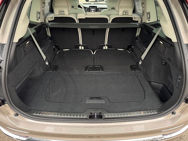 Volvo XC90 B5,ULTRA,VZDUCH,B&W,masáž - fotka 14 z 22