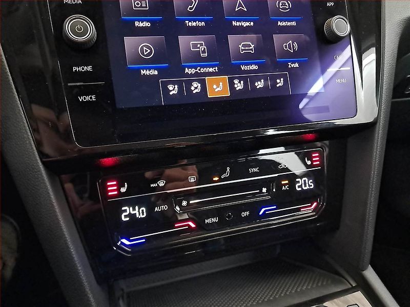 Volkswagen Passat (2020) 1.5 TSI - fotka 25 z 28