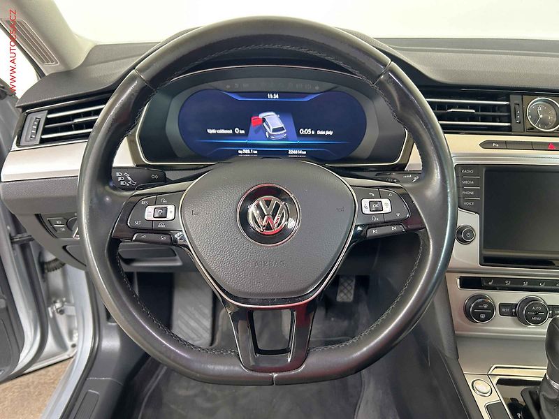Volkswagen Passat (2016) 2.0 TDi, DSG, LED, park.asist - fotka 17 z 18
