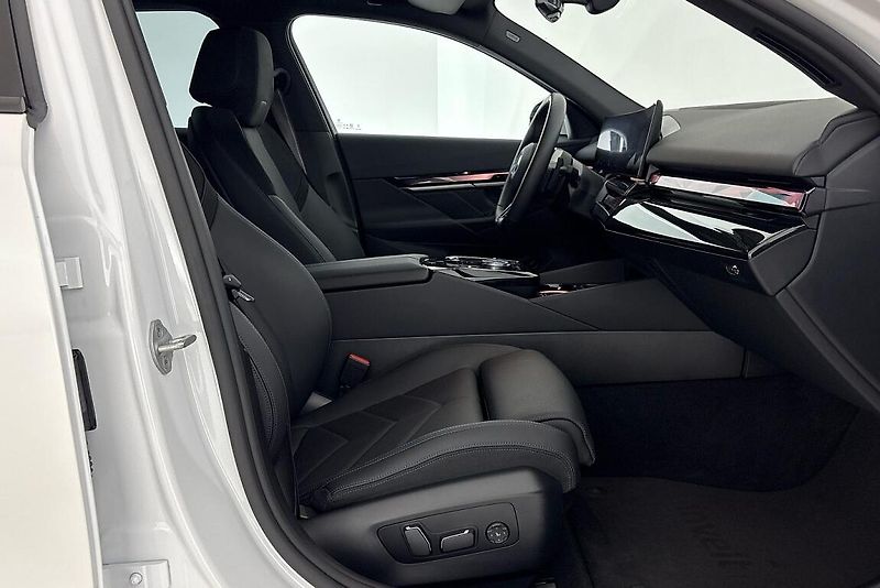 BMW Řada 5 540d xDrive Sedan - fotka 13 z 25