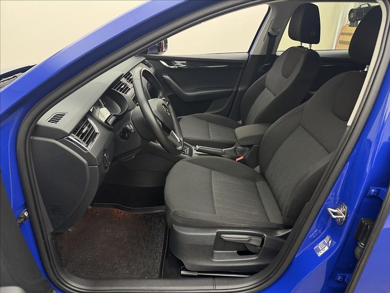Škoda Octavia 2,0 LED STYLE NAVI KEYLESS CZ - fotka 35 z 42