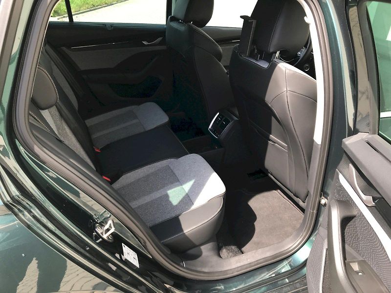 Škoda Octavia (2024) COMBI TOP SELECTION 1,5 TSI 11 - fotka 15 z 28
