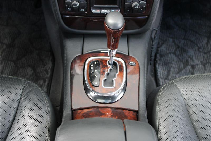 Mercedes-Benz Třídy S S 600 Long V12 / Lorinser - fotka 24 z 43