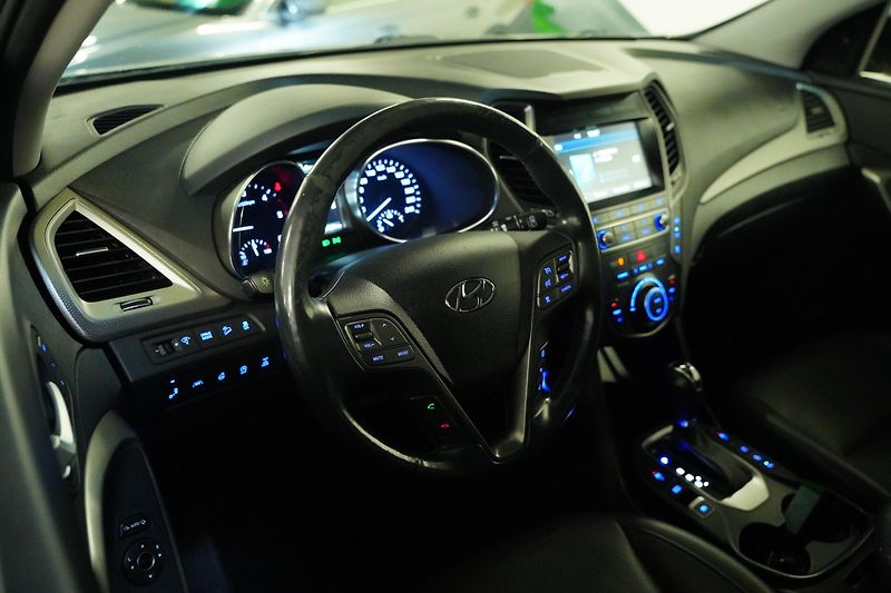 Hyundai Grand Santa Fe - fotka 14 z 29