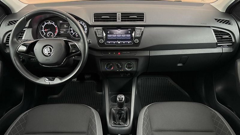 Škoda Fabia 1.0 TSI Ambition Combi - fotka 8 z 23
