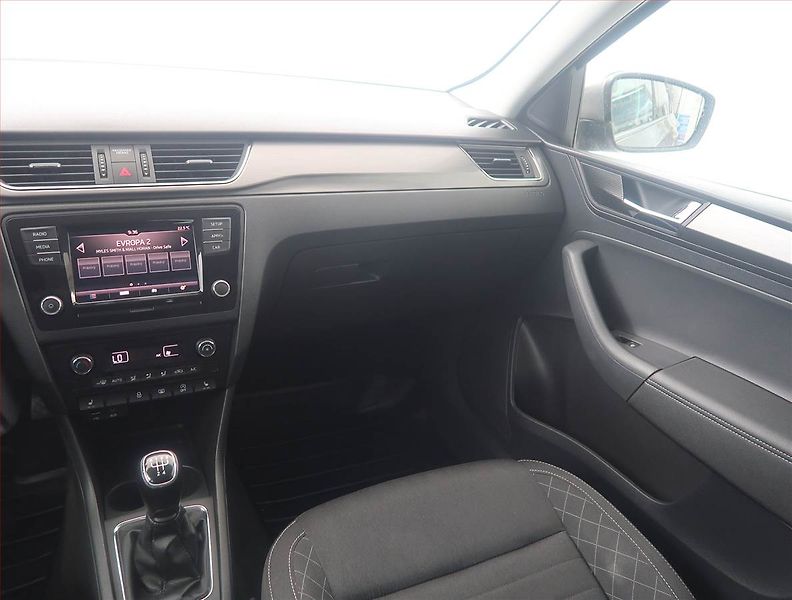 Škoda Rapid (2018) Elegance 1.0 TSI - fotka 8 z 14