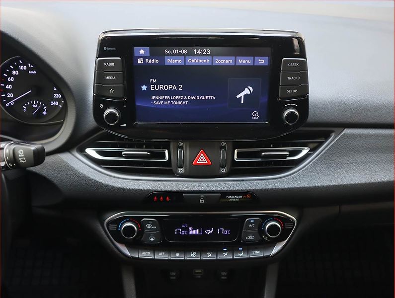 Hyundai i30 (2023) Family 1.5 DPI, Tempomat - fotka 12 z 19