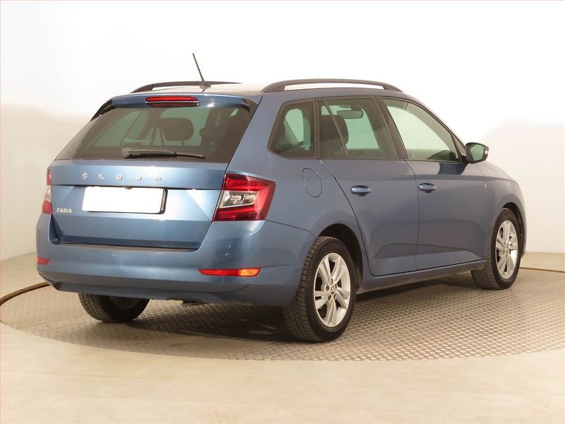 Škoda Fabia (2021) Style Plus 1.0 TSI, Automat - fotka 5 z 17
