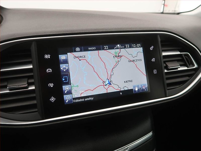 Peugeot 308 (2015) 1.6 e-HDi, Navi, Tempomat - fotka 13 z 20