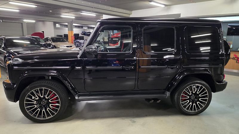 Mercedes-Benz Třídy G (2026) G63AMG NEW MAX CARBON A22 - fotka 4 z 8