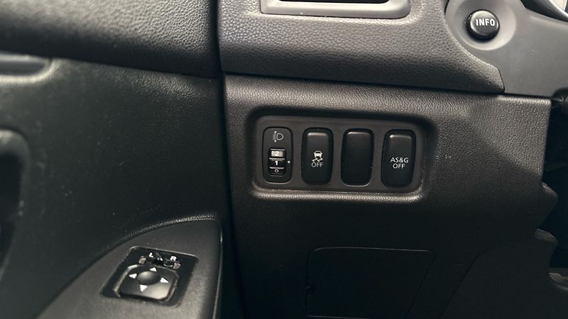Mitsubishi ASX (2015) 1.6 MIVEC 2. MAJITEL TAŽNÉ ČR - fotka 15 z 22