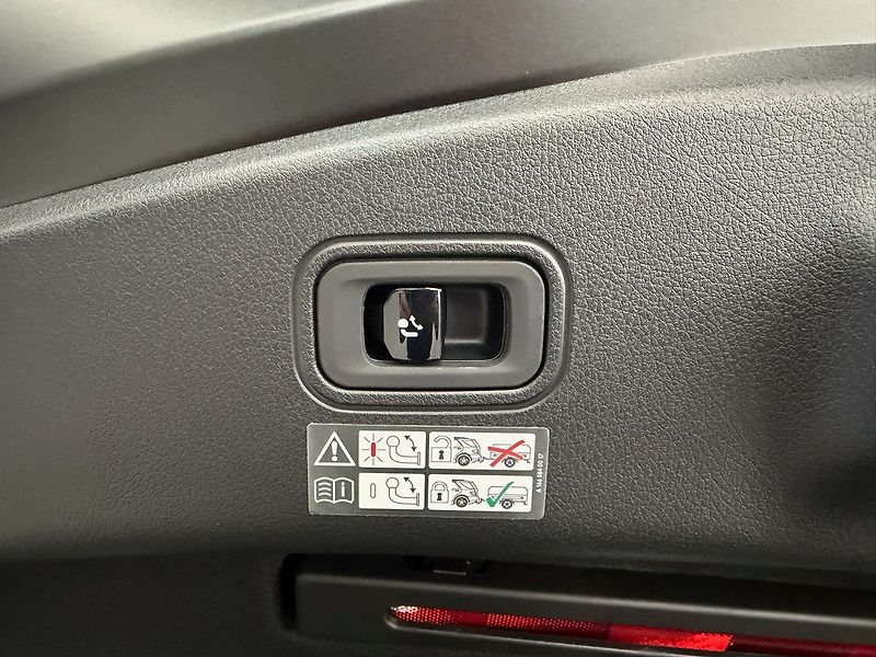 Mercedes-Benz CLE (2026) 4MATIC+ PERFORMANCE, PANORAMA, - fotka 32 z 34