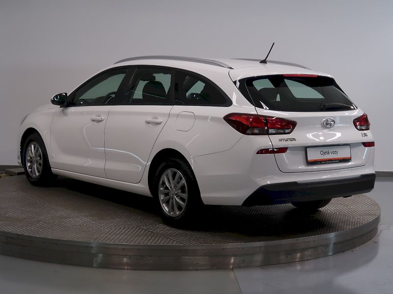 Hyundai i30 (2018) 1.6CRDI 85kW - fotka 7 z 29