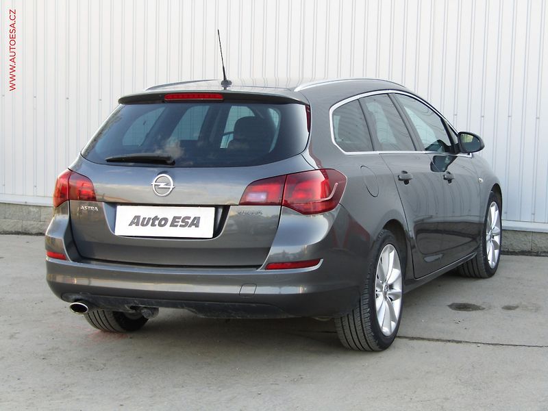 Opel Astra (2011) 1.6 T, Cosmo, bixen, +kola - fotka 4 z 17