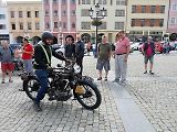Třicetiletý limit platil i pro motocykly. Na Velkém náměstí se jich představilo dvanáct