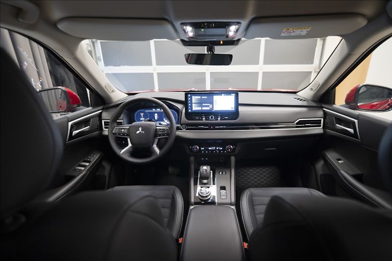 Mitsubishi Outlander 2,4 PHEV INVITE 1728 KM 2x ALU - fotka 15 z 44
